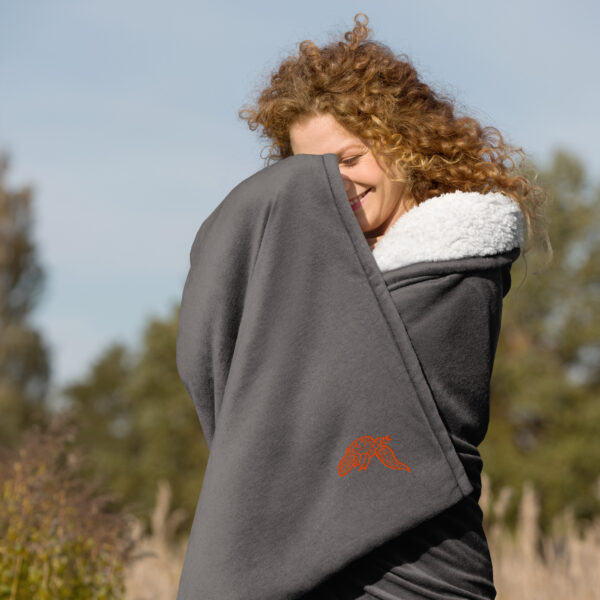 Premium Sherpa Blanket – Leopard Gecko Emblem - Image 4