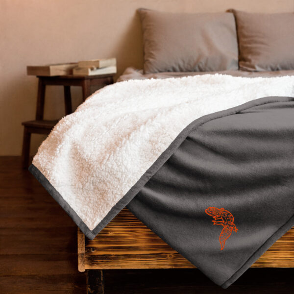 Premium Sherpa Blanket – Leopard Gecko Emblem - Image 5