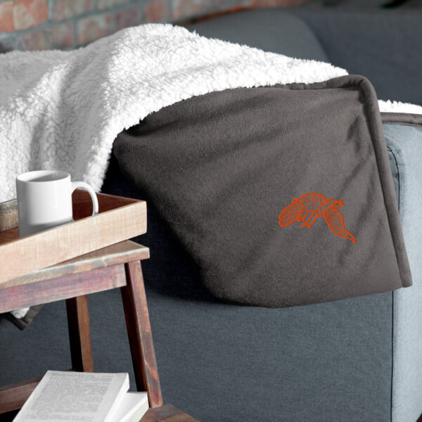 Premium Sherpa Blanket – Leopard Gecko Emblem - Image 6